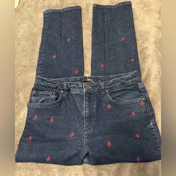 Boden Cavendish Girlfriend Jeans with Red Embroidered Flowers 🌺 Sz: 8P - Picture 3 of 11